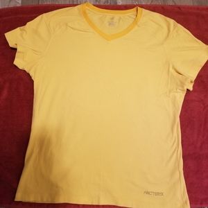 Arc'teryx yellow tshirt sz L